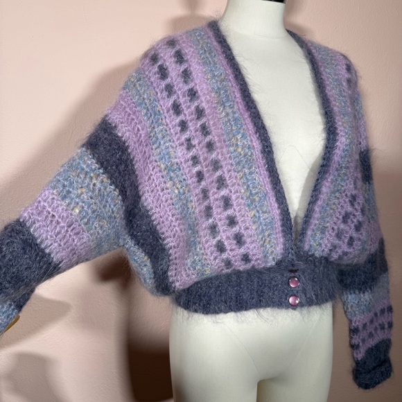 Hold  Mohair wool grandmacore Lavender Grey Crochet Ireland Cardigan Sweater - Picture 16 of 17